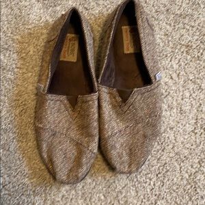 Worn 7.5 brown lined Bobs